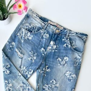 ZARA ripped faded Jeans with white flowers